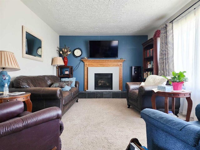 506 5 Avenue N, Champion