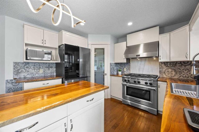 73 Riverview Close Se, Calgary
