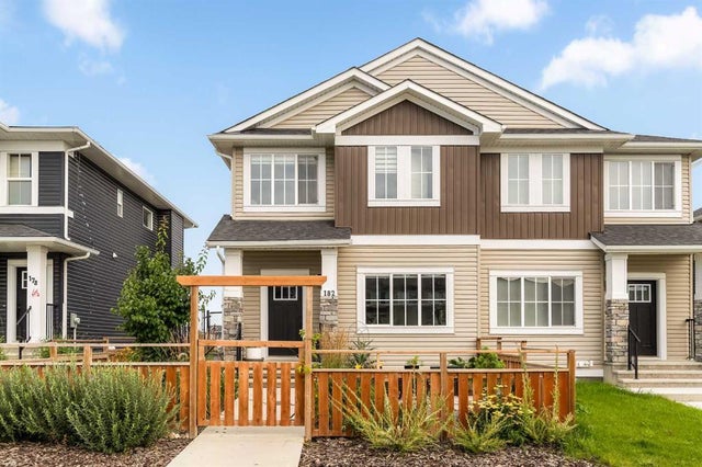 182 River Heights Drive, Cochrane