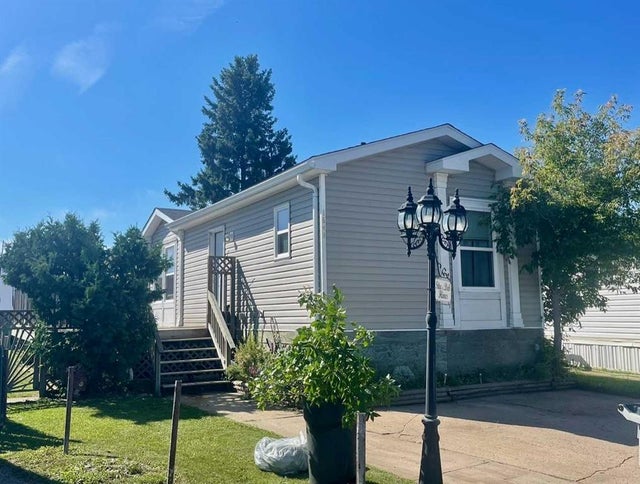 1549 15 Streetcrescent, Wainwright