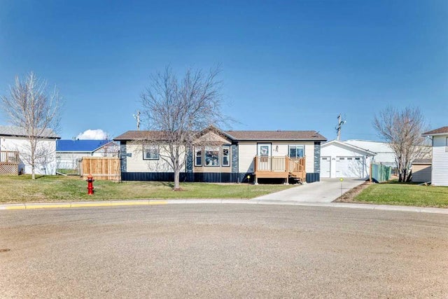 838 4 Avenue, Bassano