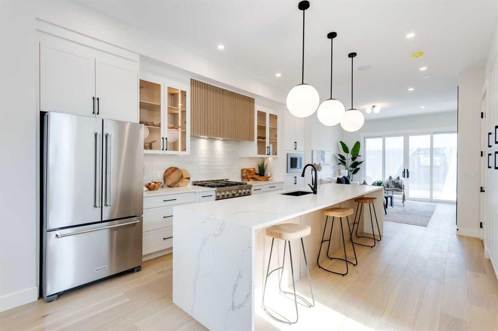 422 14 Avenue Northeast, Calgary – Residential Semi Detached Listing Photo 5