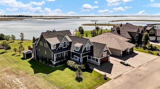 12 Kingfisher Estates Drive, Lake Newell Resort