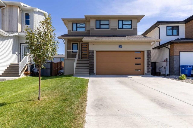 1366 Pacific Circle W, Lethbridge