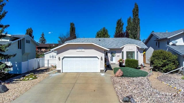 5704 35 Avenue, Camrose