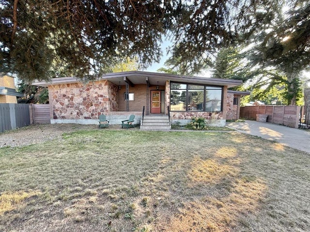 15 Laurel Place W, Brooks