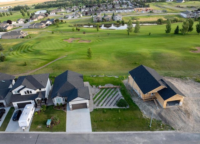 702 Fairways Drive, Vulcan