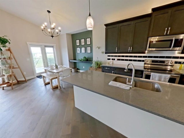 702 Fairways Drive, Vulcan