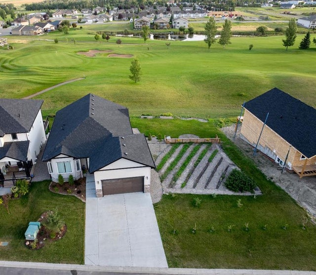 702 Fairways Drive, Vulcan