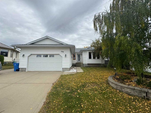 898 Birch Street, Beaverlodge