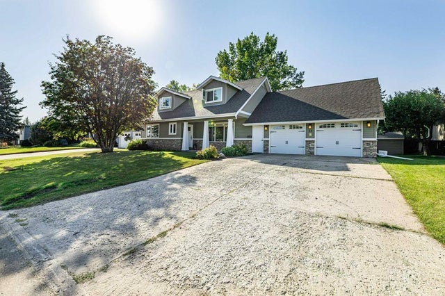 33 Fairway Drive, Lacombe