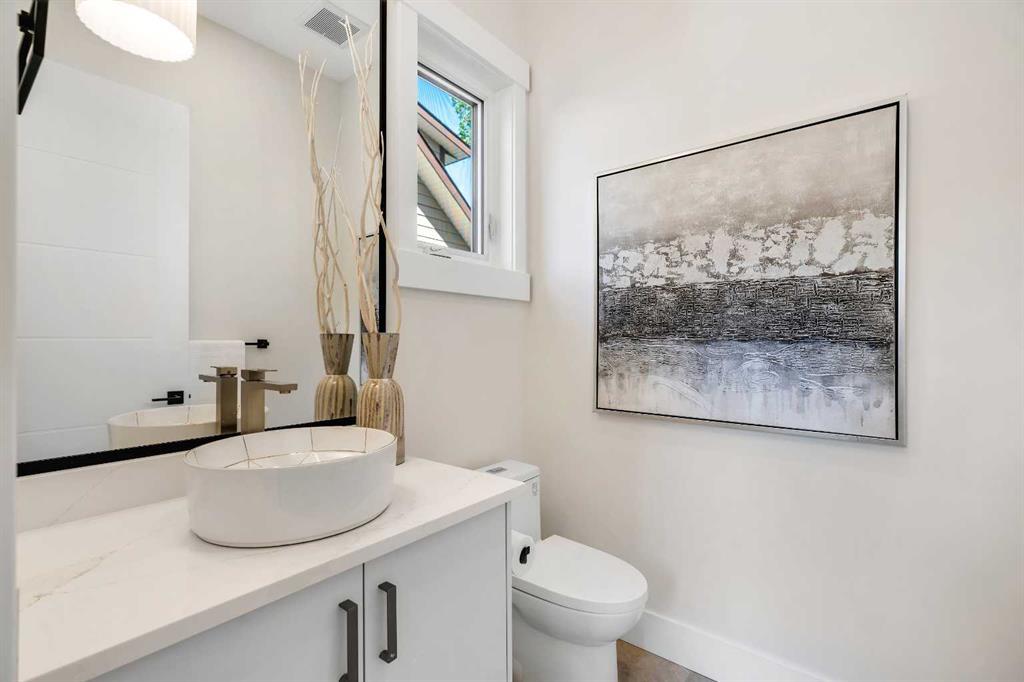 1130a Regent Crescent Northeast, Calgary – Residential Semi Detached Listing Photo 19