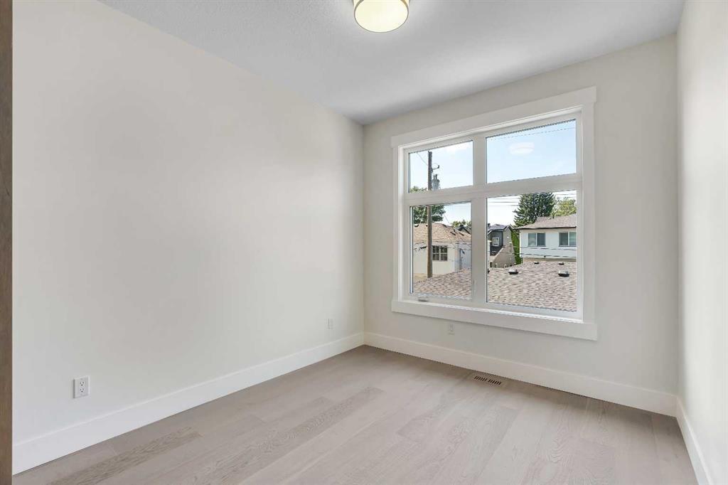 1130a Regent Crescent Northeast, Calgary – Residential Semi Detached Listing Photo 32