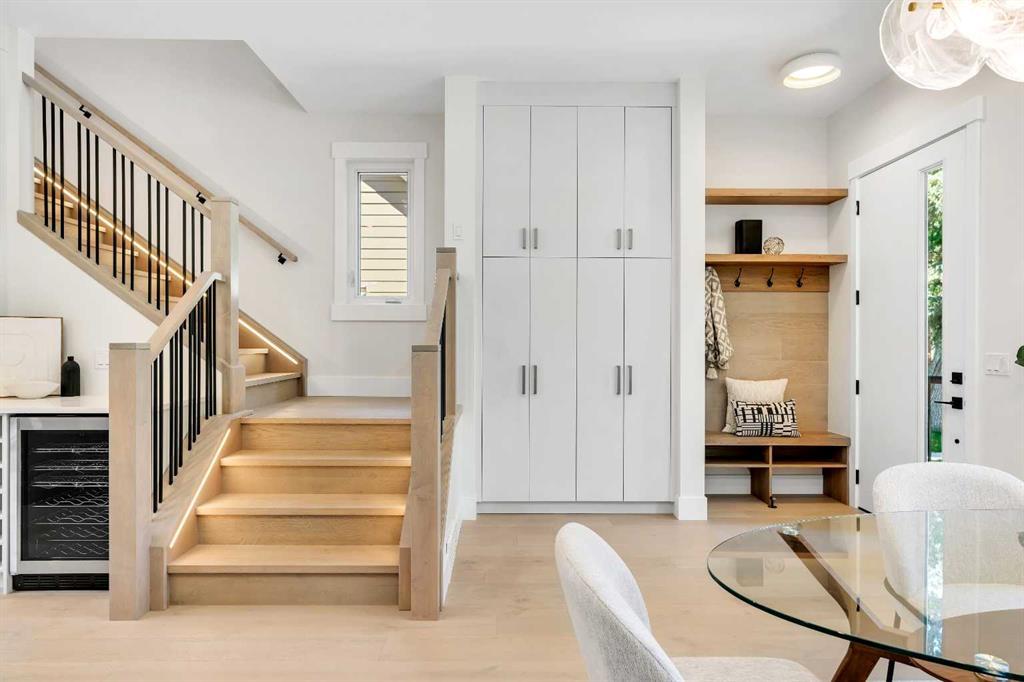 1130a Regent Crescent Northeast, Calgary – Residential Semi Detached Listing Photo 4