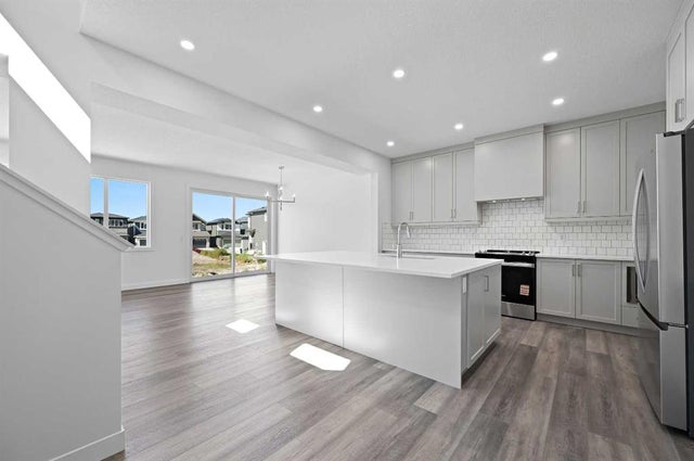 63 Corner Glen Common Ne, Calgary