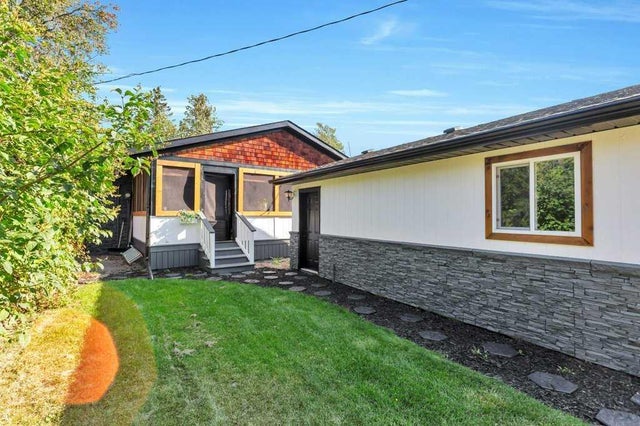 101 Lakeview Avenue, Gull Lake