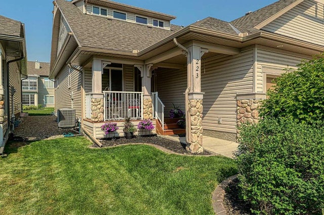 223 Sunset Square, Cochrane