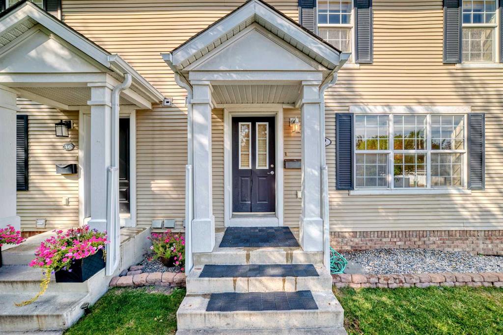 42 Ypres Green Southwest, Calgary – Residential Semi Detached Listing Photo 2