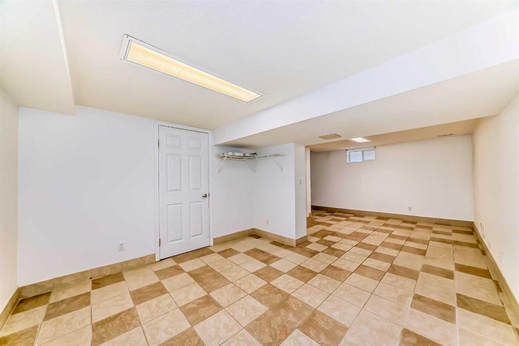 42 Ypres Green Southwest, Calgary – Residential Semi Detached Listing Photo 32