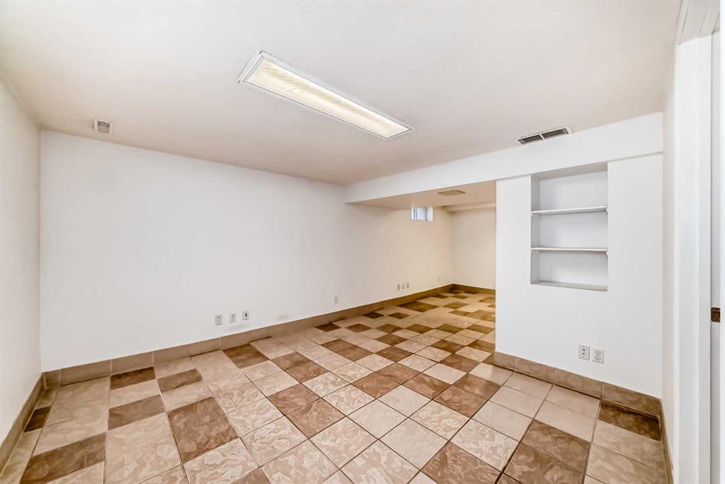 42 Ypres Green Southwest, Calgary – Residential Semi Detached Listing Photo 34