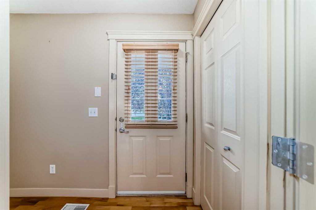 42 Ypres Green Southwest, Calgary – Residential Semi Detached Listing Photo 3