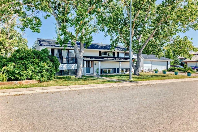 14 Rasmussen Place, Standard