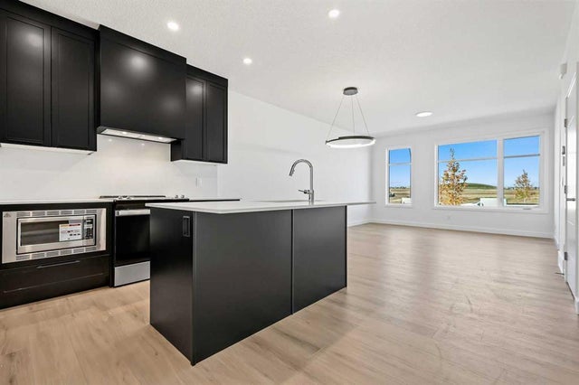 7027 Rangeview Avenue Se, Calgary