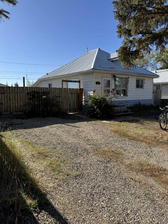 905 3rd Avenue, Beaverlodge