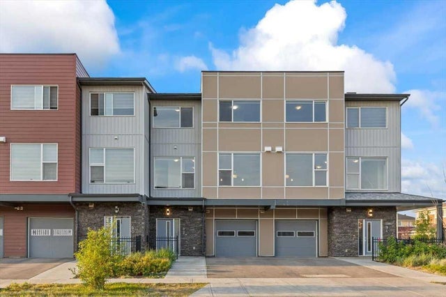 92 Saddlestone Drive Ne, Calgary