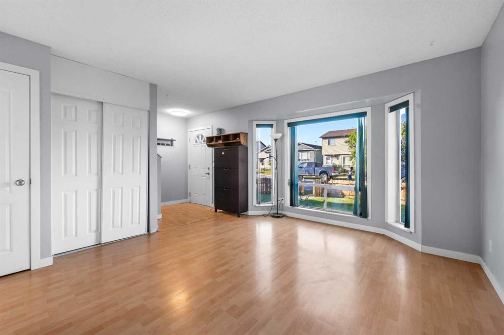 47 Martindale Mews Ne Calgary Alberta T3J 2V5 Martindale Home For Sale