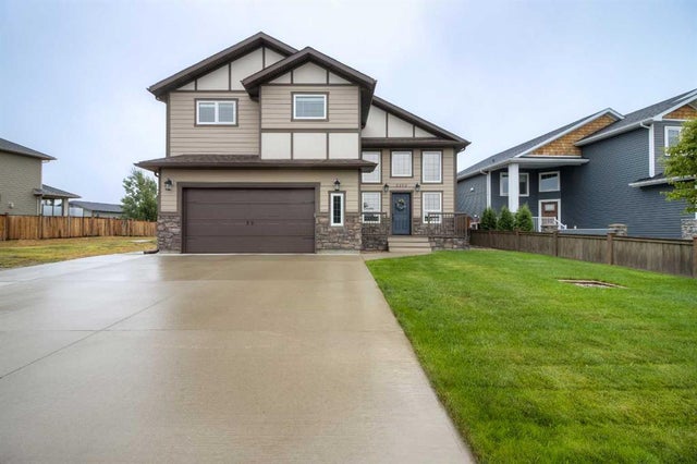 2202 Cedar Crescent, Coaldale