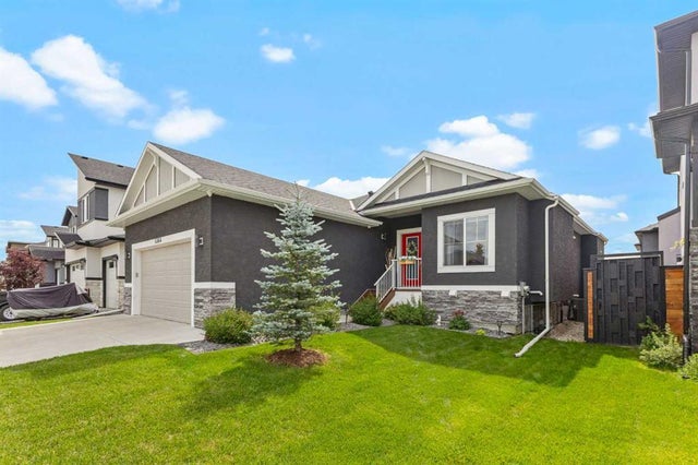 1366 Lackner Boulevard, Carstairs