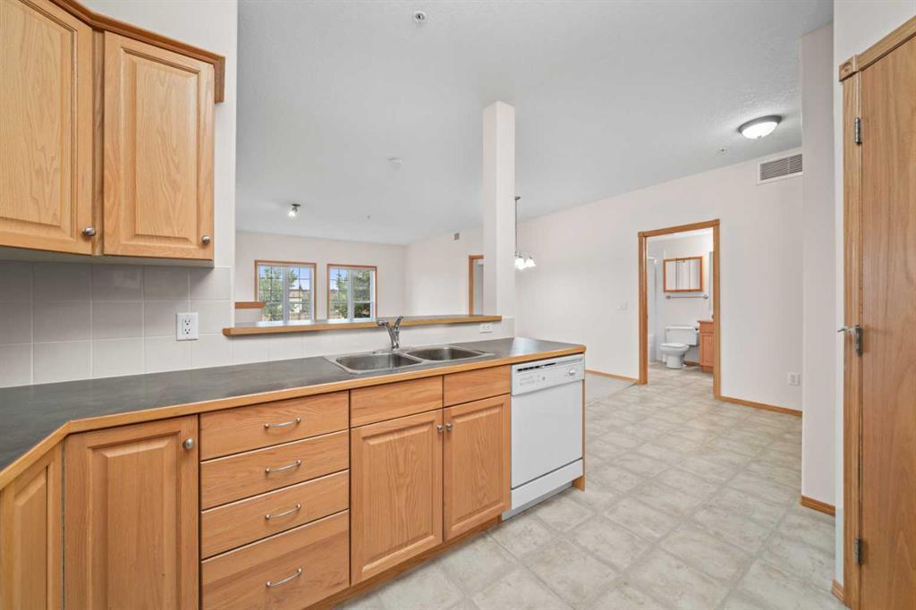 2248, 151 Country Village Road Northeast, Calgary – Residential Apartment Listing Photo 10