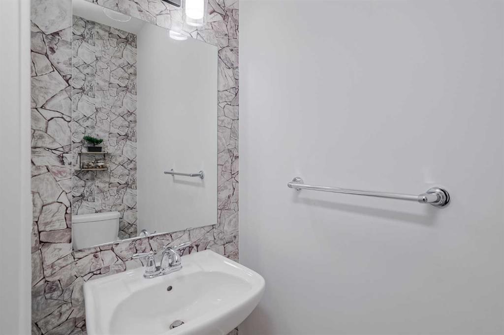 34 Belmont Crescent Southwest, Calgary – Residential Detached Listing Photo 18