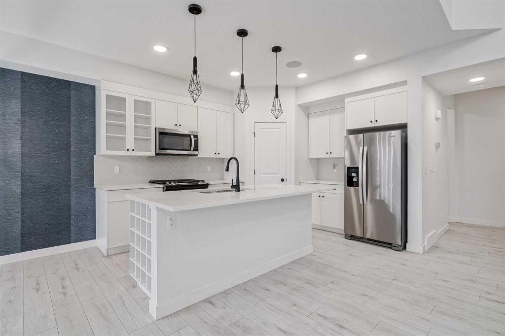 34 Belmont Crescent Southwest, Calgary – Residential Detached Listing Photo 3