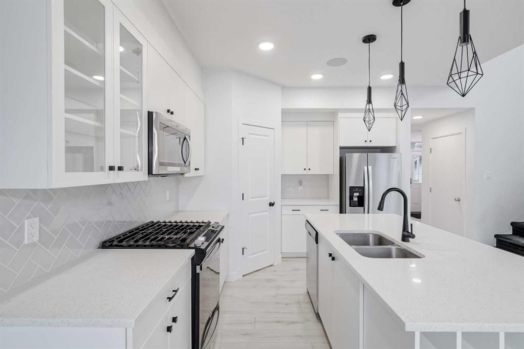 34 Belmont Crescent Southwest, Calgary – Residential Detached Listing Photo 4