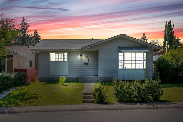 2207 48 Street Ne, Calgary