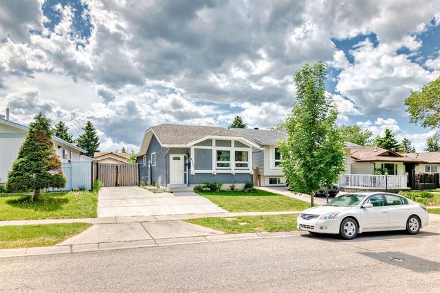 6907 4 Avenue Ne, Calgary