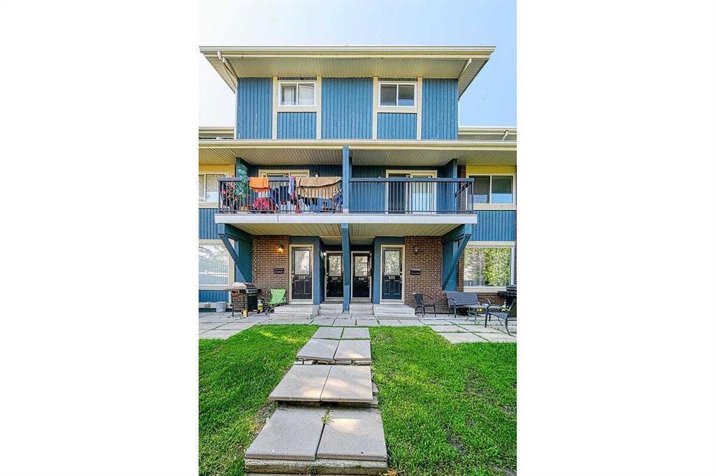 206, 2200 Woodview Drive Southwest, Calgary – Residential Row/Townhouse Listing Photo 2