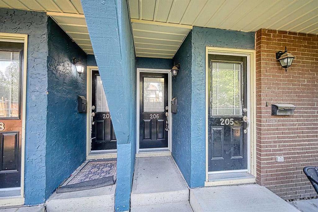 206, 2200 Woodview Drive Southwest, Calgary – Residential Row/Townhouse Listing Photo 3