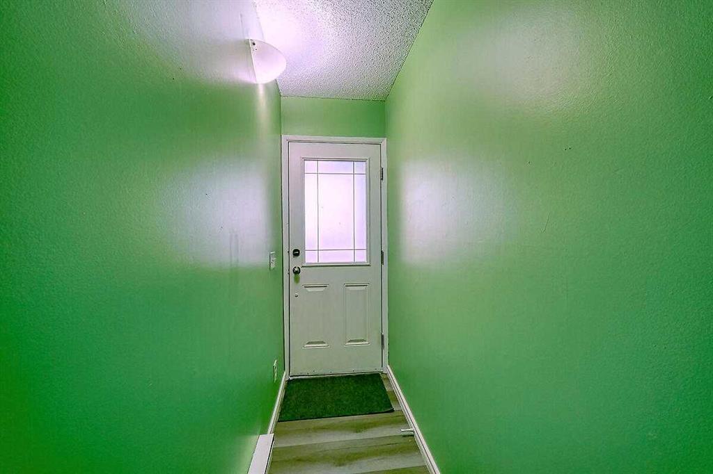 206, 2200 Woodview Drive Southwest, Calgary – Residential Row/Townhouse Listing Photo 4