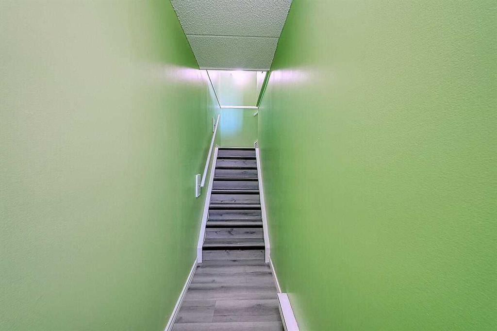 206, 2200 Woodview Drive Southwest, Calgary – Residential Row/Townhouse Listing Photo 5