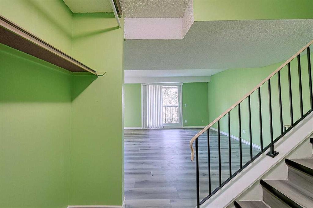 206, 2200 Woodview Drive Southwest, Calgary – Residential Row/Townhouse Listing Photo 6