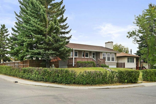 5704 18 Avenue Ne, Calgary