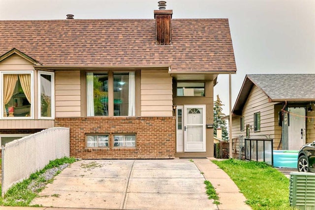 246 Berwick Drive Nw, Calgary