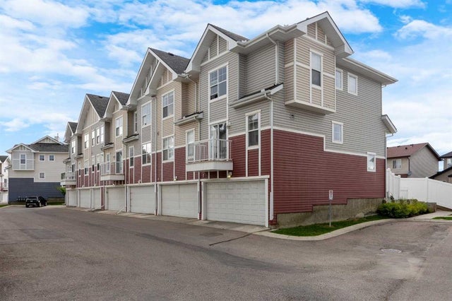 3022 New Brighton Gardens Se, Calgary