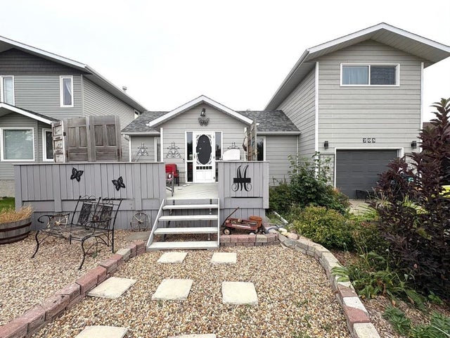 205 3 Avenue E, Oyen
