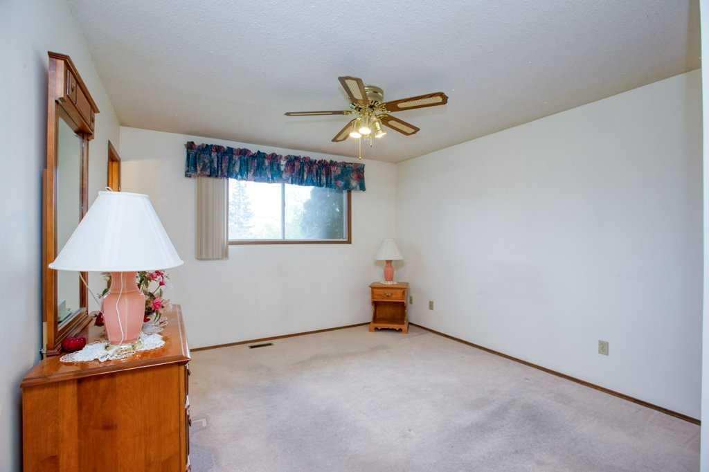 307 Silverthorn Way Northwest, Calgary – Residential Detached Listing Photo 9