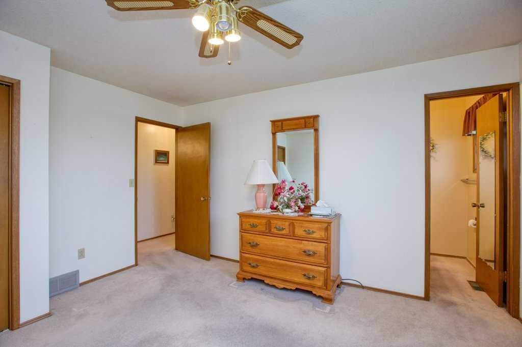 307 Silverthorn Way Northwest, Calgary – Residential Detached Listing Photo 11