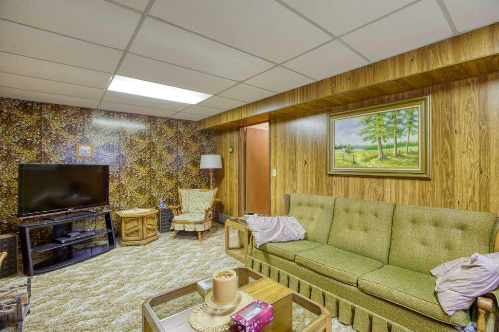 307 Silverthorn Way Northwest, Calgary – Residential Detached Listing Photo 16